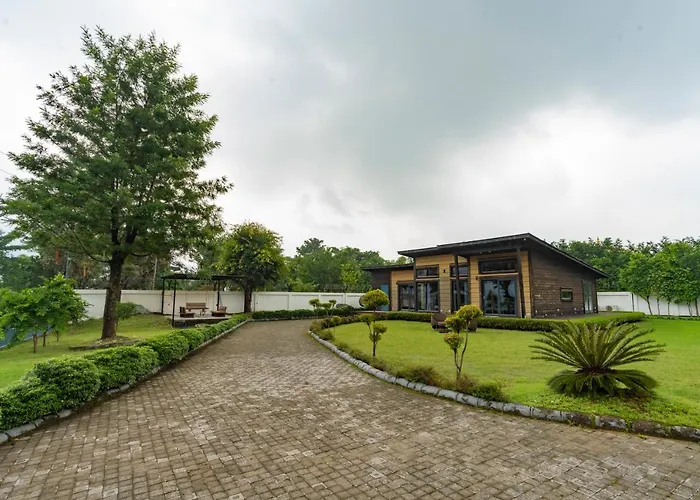 Saffronstays Paradise Pines, Dehradun - Cliff Villa With Valley & Forest Views